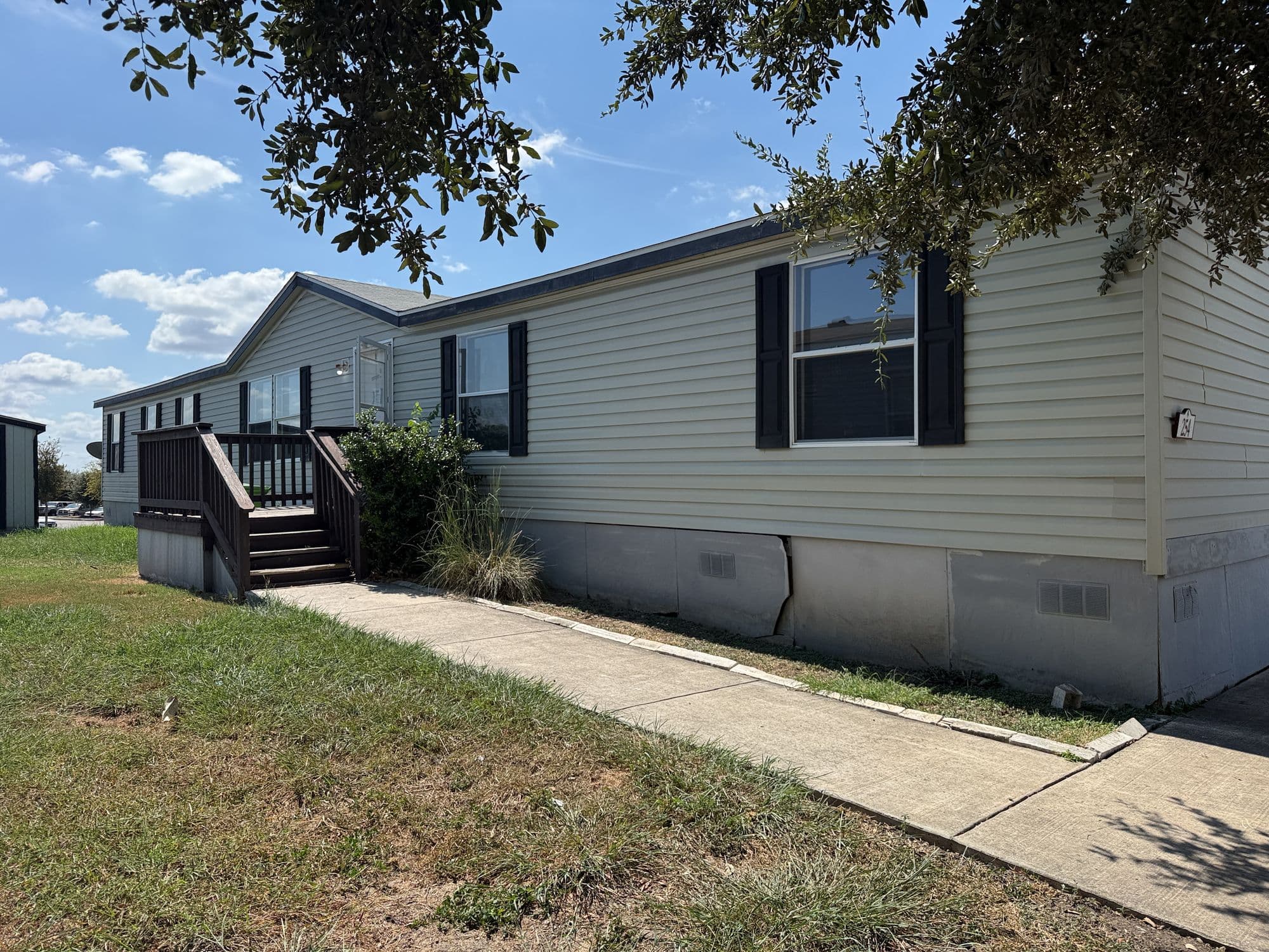 2013 FLEETWOOD 4-Bedroom Manufactured Home — San Antonio, TX in San Antonio, TX