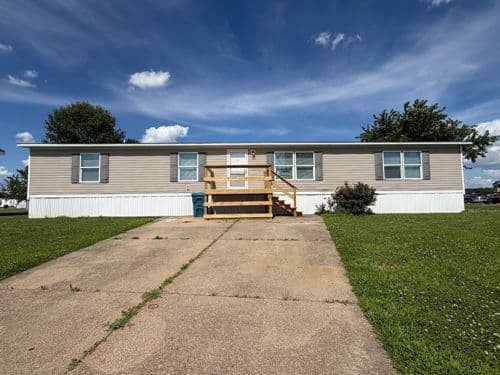 2017 CLAYTON 4-Bedroom Manufactured Home — Evansville, IN in Evansville, IN
