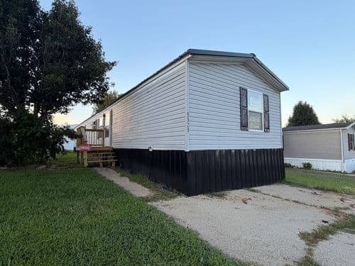 2014 CLAYTON 4-Bedroom Manufactured Home — Louisville, KY in Louisville, KY