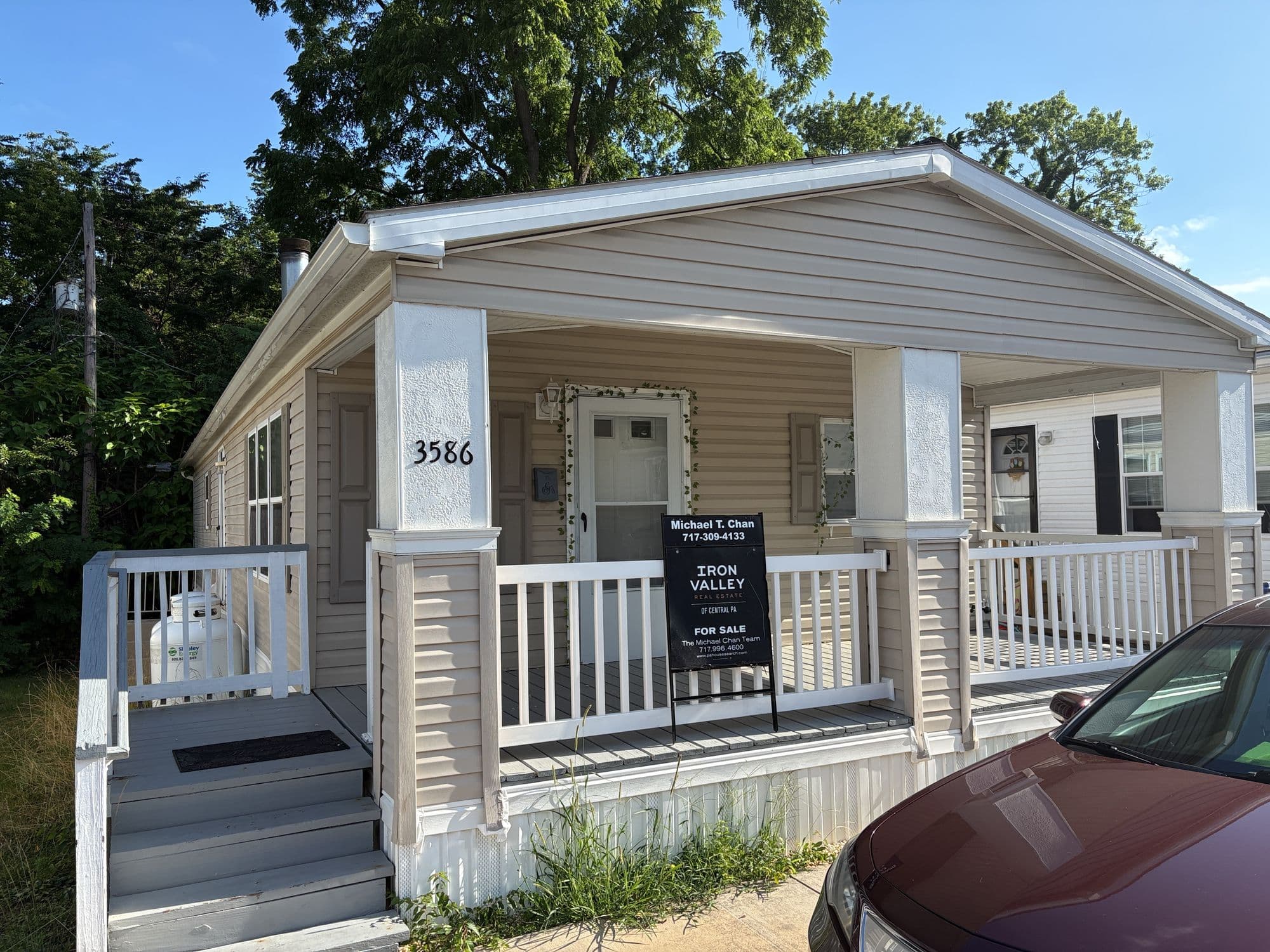 2005 CHAMPION 3-Bedroom Manufactured Home — Harrisburg, PA in Harrisburg, PA
