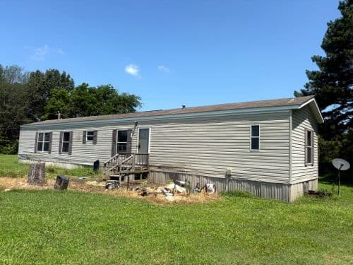 2012 CLAYTON 3-Bedroom Manufactured Home — Humphrey, AR in Humphrey, AR