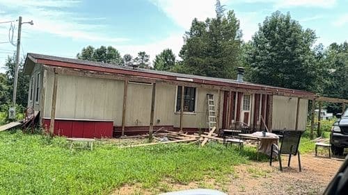 1983 COUNTRY ENTERPRISES Manufactured Home — Shirley, AR in Shirley, AR