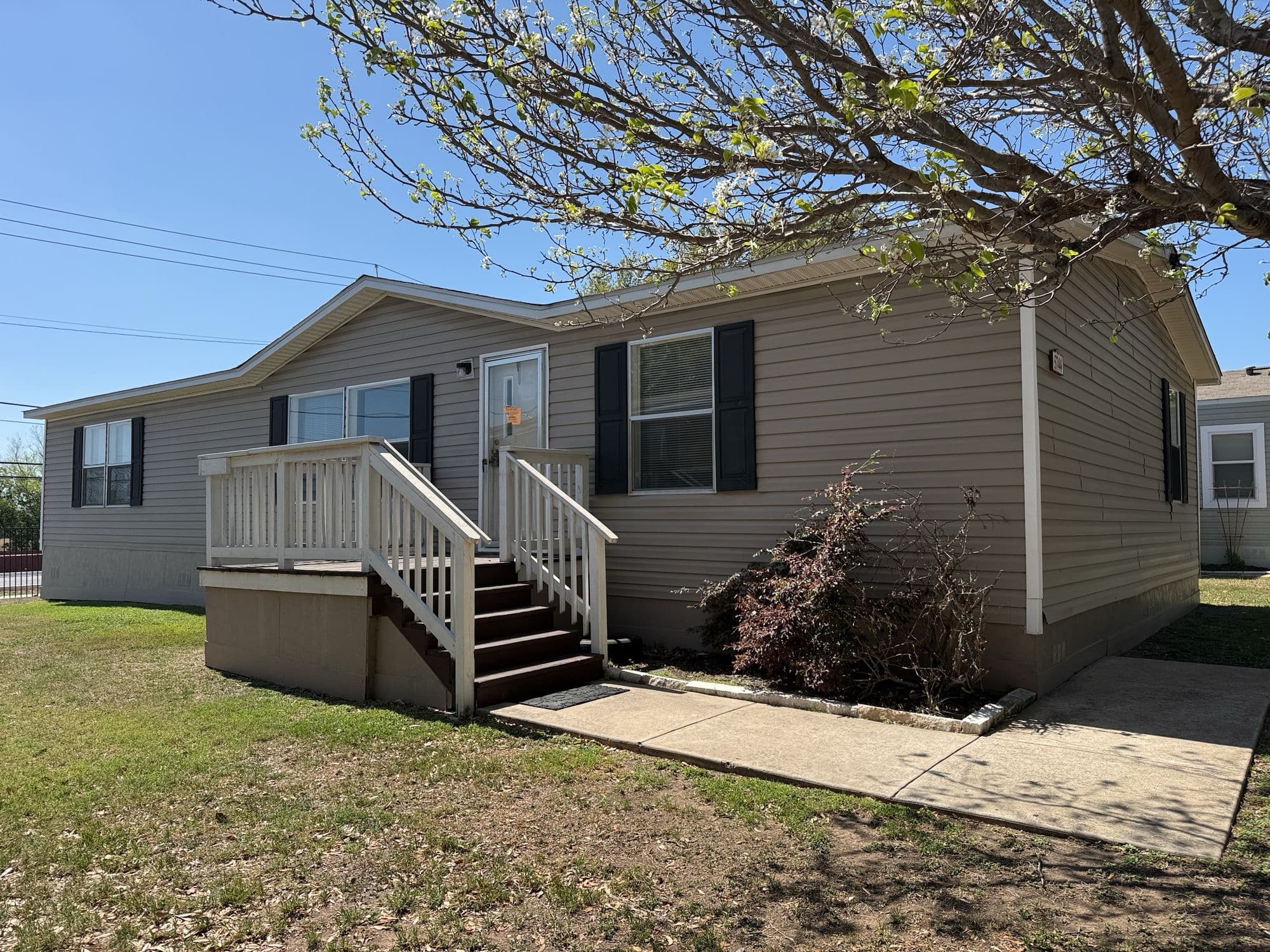 2015 3-Bedroom Double Wide Home in Del Valle, TX | Rolling Residence in Del Valle, TX